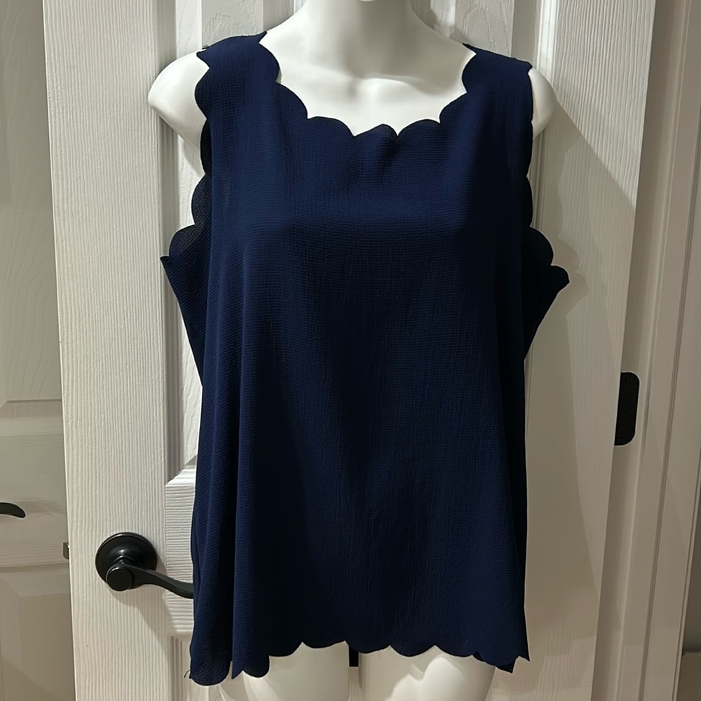 ELLE size medium women’s blouse